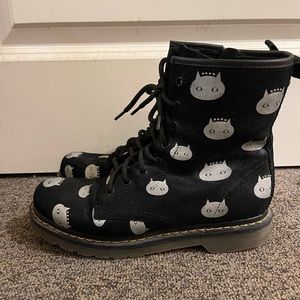Women cat boots